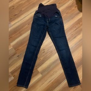 Old navy maternity jeans size 2